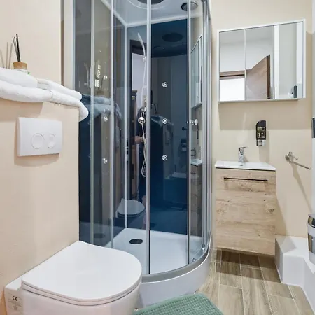 Schwarzwald Ledi - Bed & Breakfast 3*
